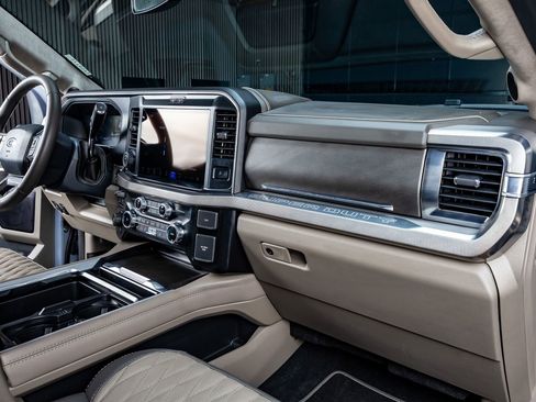 Used 2025 Ford F450 Platinum w/ Platinum Plus Package image 18