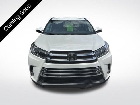 Used 2017 Toyota Highlander Limited Platinum AWD/4WD image 2
