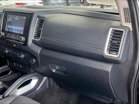 Certified 2022 Nissan Frontier SV w/ Technology Package image 17