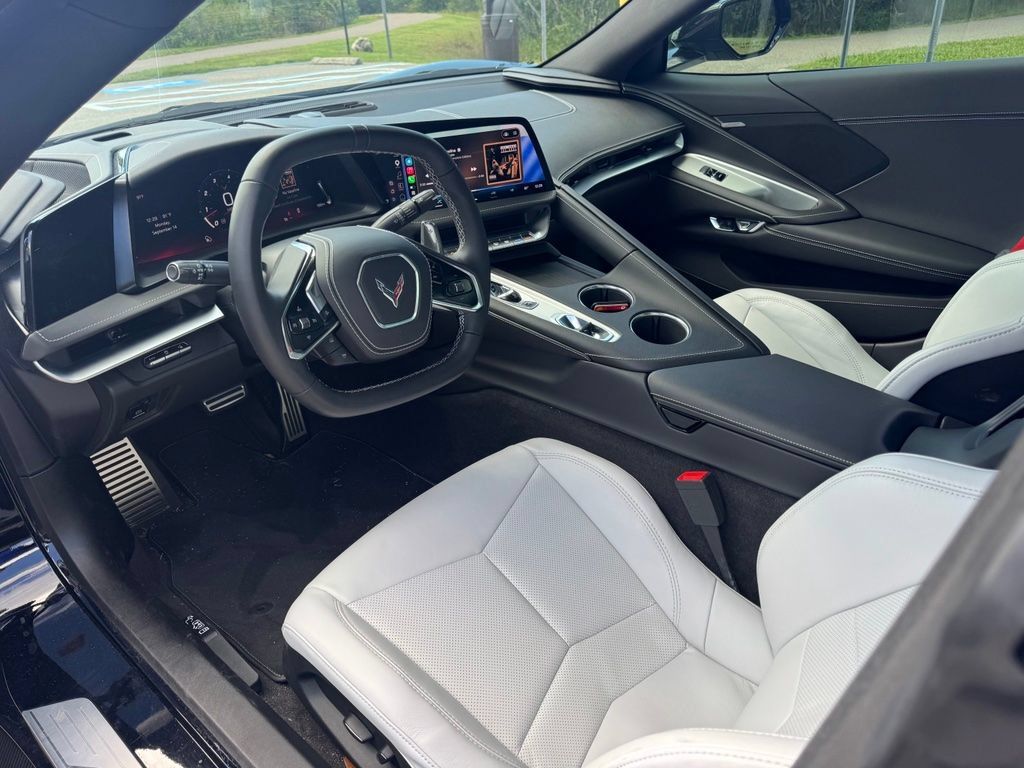Used 2026 Chevrolet Corvette Stingray Convertible w/ 1LT RWD image 6