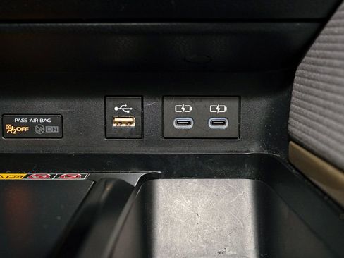 Used 2025 Toyota Camry SE w/ Multimedia Upgrade Package image 15