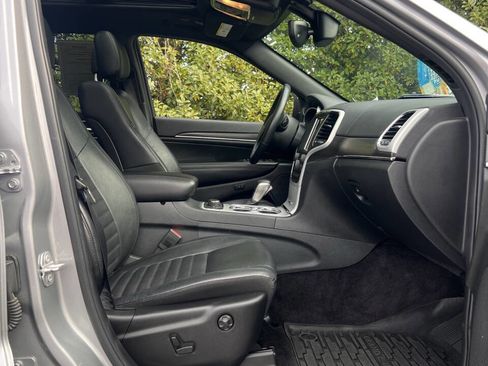 Used 2018 Jeep Grand Cherokee Limited image 16