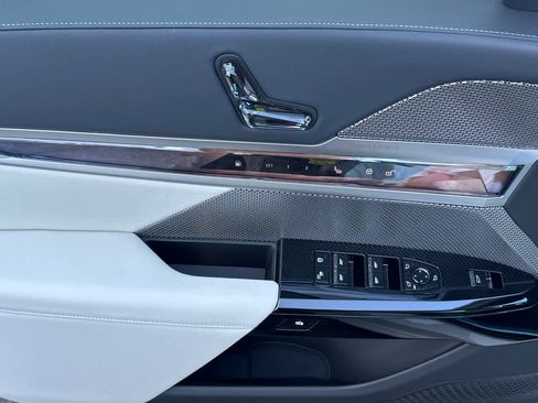 New 2025 BMW 750e xDrive w/ Executive Package image 13