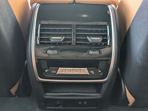 Used 2023 BMW X7 xDrive40i w/ M Sport Package AWD/4WD image 33