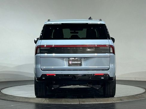 New 2026 Lincoln Navigator Premiere AWD/4WD image 8