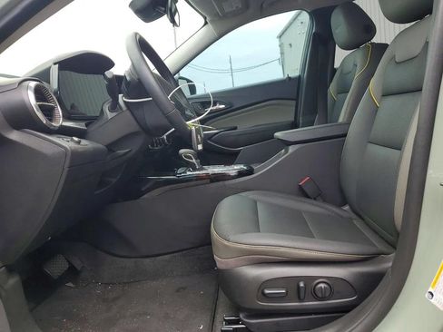 Used 2026 Chevrolet Trax ACTIV w/ Sunroof Package FWD image 7