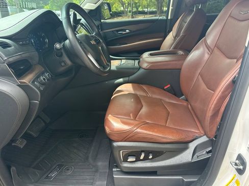Used 2020 Cadillac Escalade ESV Luxury AWD/4WD image 11
