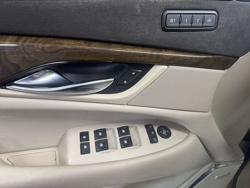Used 2018 Cadillac Escalade Luxury AWD/4WD image 28