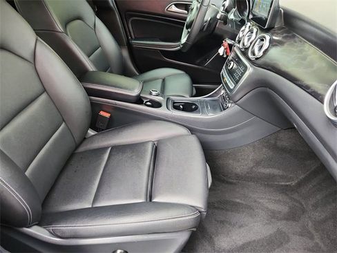 Used 2018 Mercedes-Benz GLA 250 4MATIC image 27