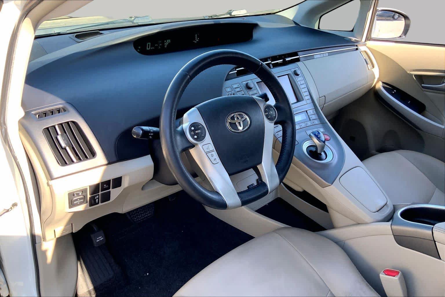Used 2014 Toyota Prius Four w/ Solar Roof Package FWD image 17