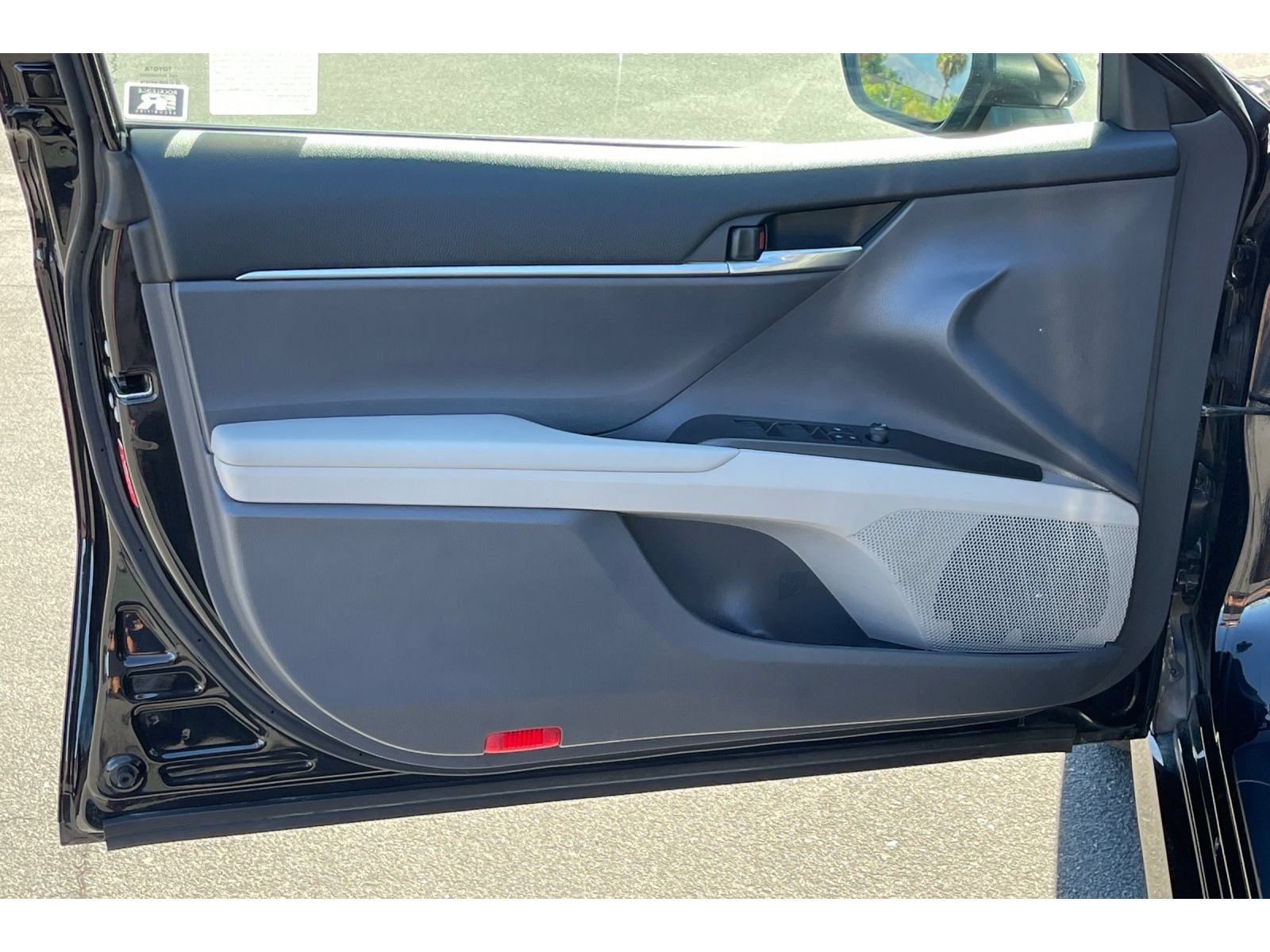 Used 2022 Toyota Camry LE w/ Convenience Package FWD image 11