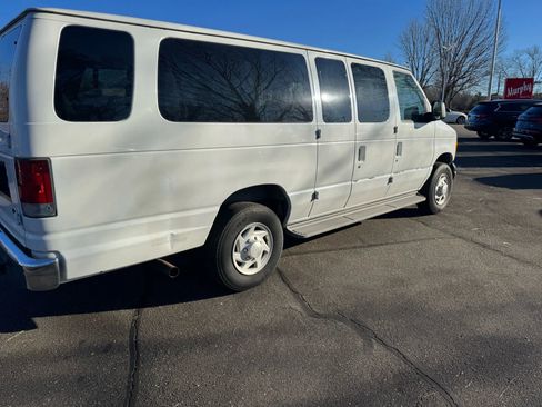 Used 2005 Ford E-350 and Econoline 350 XLT image 6