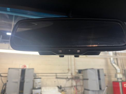 Used 2018 Jeep Wrangler Unlimited Sahara w/ Connectivity Group image 18