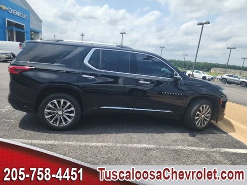 Used 2023 Chevrolet Traverse Premier FWD image 9