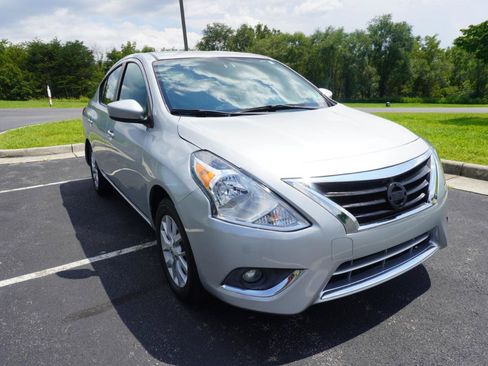 Used 2017 Nissan Versa SV w/ SV Special Edition Package FWD image 4