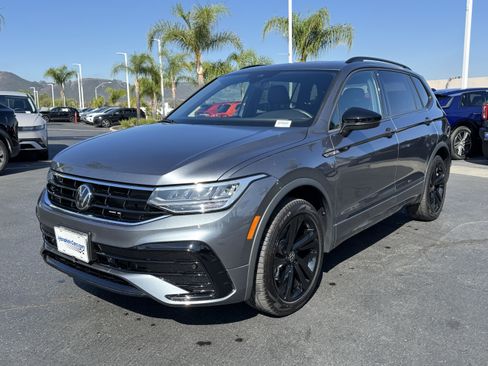 Certified 2024 Volkswagen Tiguan SE R-Line FWD image 4