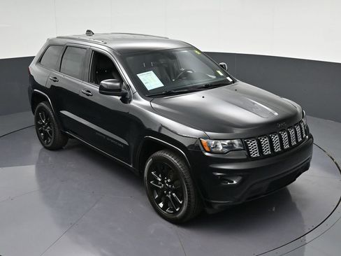 Used 2020 Jeep Grand Cherokee Altitude AWD/4WD image 28