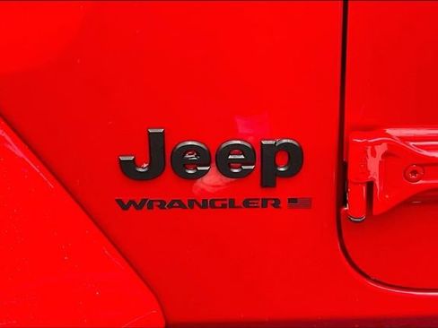 Used 2025 Jeep Wrangler Unlimited Sahara AWD/4WD image 8