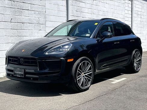 Certified 2025 Porsche Macan AWD/4WD image 1