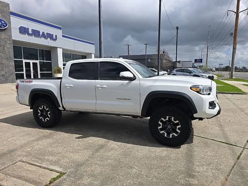 Used 2022 Toyota Tacoma TRD Off-Road w/ Technology Package image 2