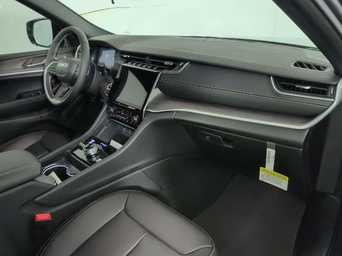 New 2025 Jeep Grand Cherokee L Limited AWD/4WD image 12