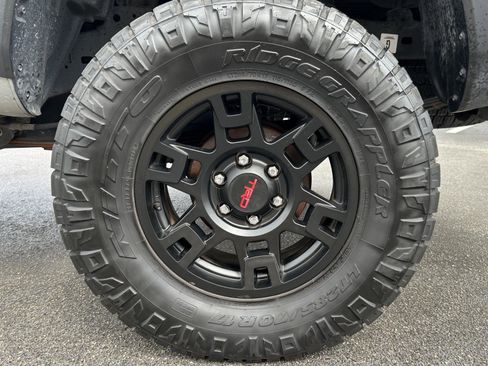 Used 2021 Toyota Tacoma TRD Off-Road image 14