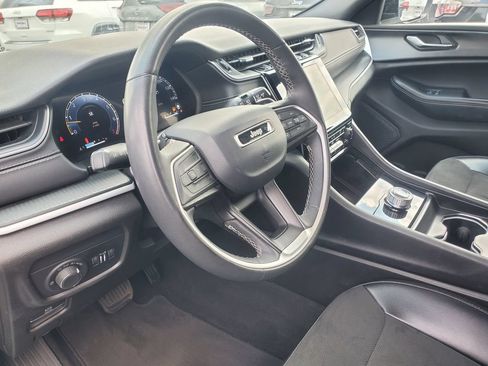 Used 2024 Jeep Grand Cherokee Altitude AWD/4WD image 10