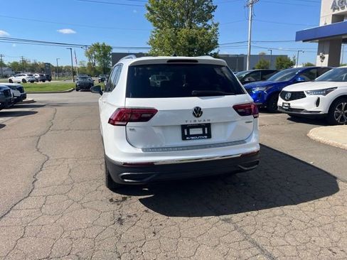 Used 2023 Volkswagen Tiguan SE AWD/4WD image 9