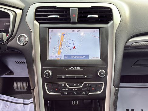 Used 2020 Ford Fusion SE AWD/4WD image 27