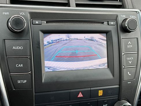 Used 2017 Toyota Camry SE image 20