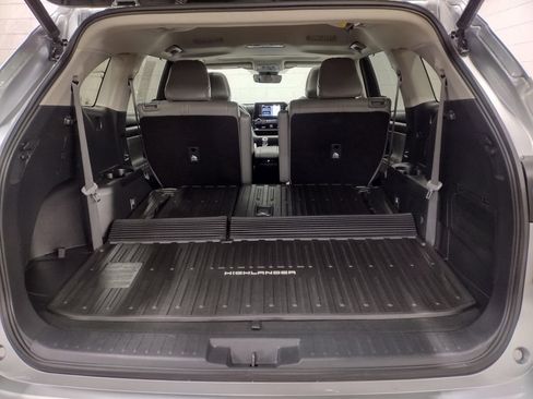 Used 2022 Toyota Highlander XLE image 18