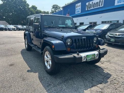 Used 2013 Jeep Wrangler Unlimited Sahara w/ Dual Top Group AWD/4WD image 5