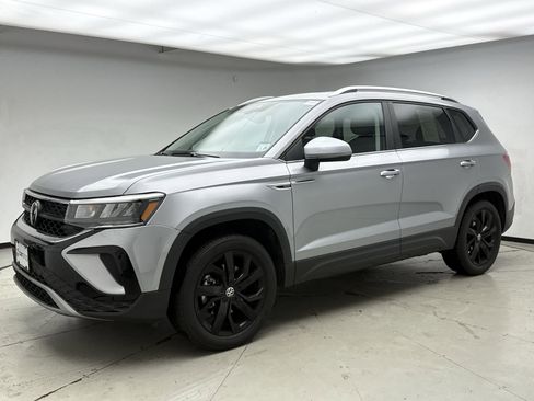 Used 2023 Volkswagen Taos SE AWD/4WD image 1