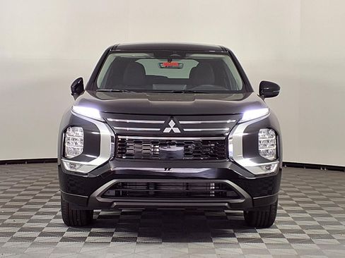 New 2026 Mitsubishi Outlander ES FWD image 2