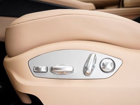 New 2025 Porsche Macan image 11