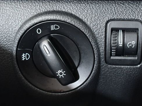 Used 2009 Volkswagen Tiguan SE image 29