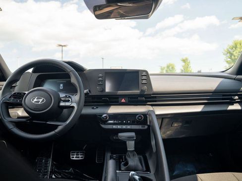 New 2025 Hyundai Elantra Sport image 15
