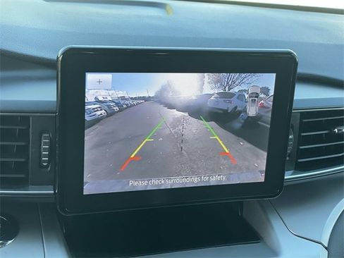 Used 2022 Ford Explorer XLT w/ Equipment Group 202A image 16