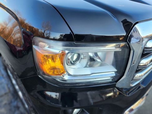 Used 2017 GMC Canyon SLT w/ Driver Alert Package image 4