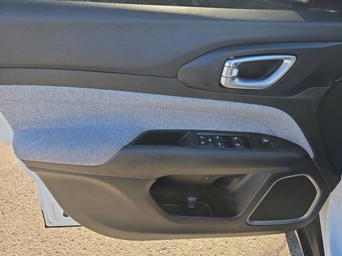 Used 2023 Jeep Compass Latitude image 22