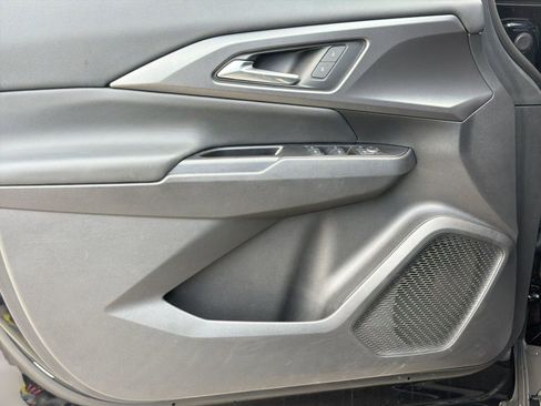 Used 2025 Chevrolet Equinox EV LT image 13