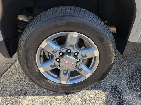 Used 2025 GMC Sierra 2500 SLT w/ SLT Premium Package image 10