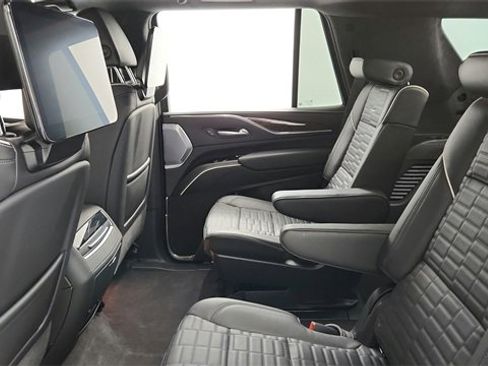 Certified 2024 Cadillac Escalade Sport Platinum image 18