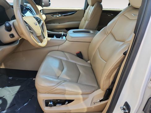 Used 2018 Cadillac Escalade Platinum AWD/4WD image 9