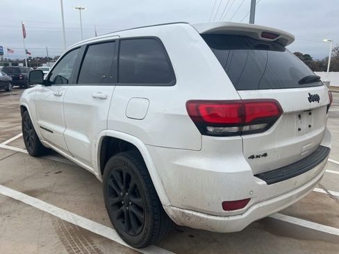 Used 2017 Jeep Grand Cherokee Altitude image 9