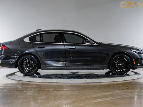 Used 2024 BMW 530i w/ Premium Package image 9