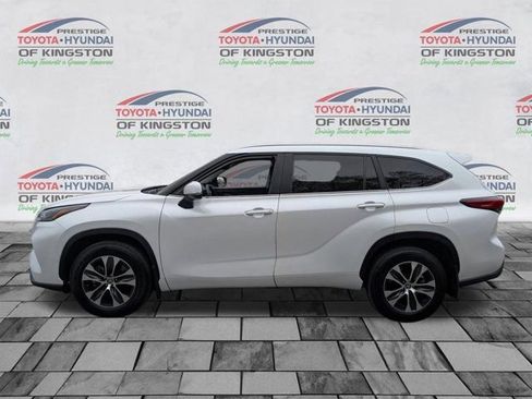 Used 2023 Toyota Highlander XLE AWD/4WD image 7