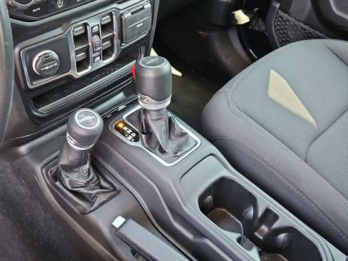 Used 2022 Jeep Gladiator Sport AWD/4WD image 20