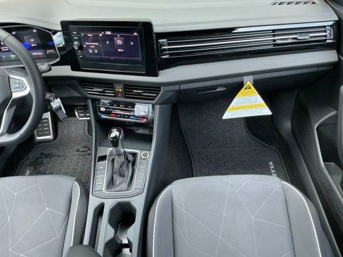 Used 2025 Volkswagen Jetta Sport image 14
