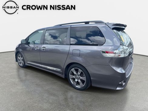 Used 2019 Toyota Sienna SE FWD image 5